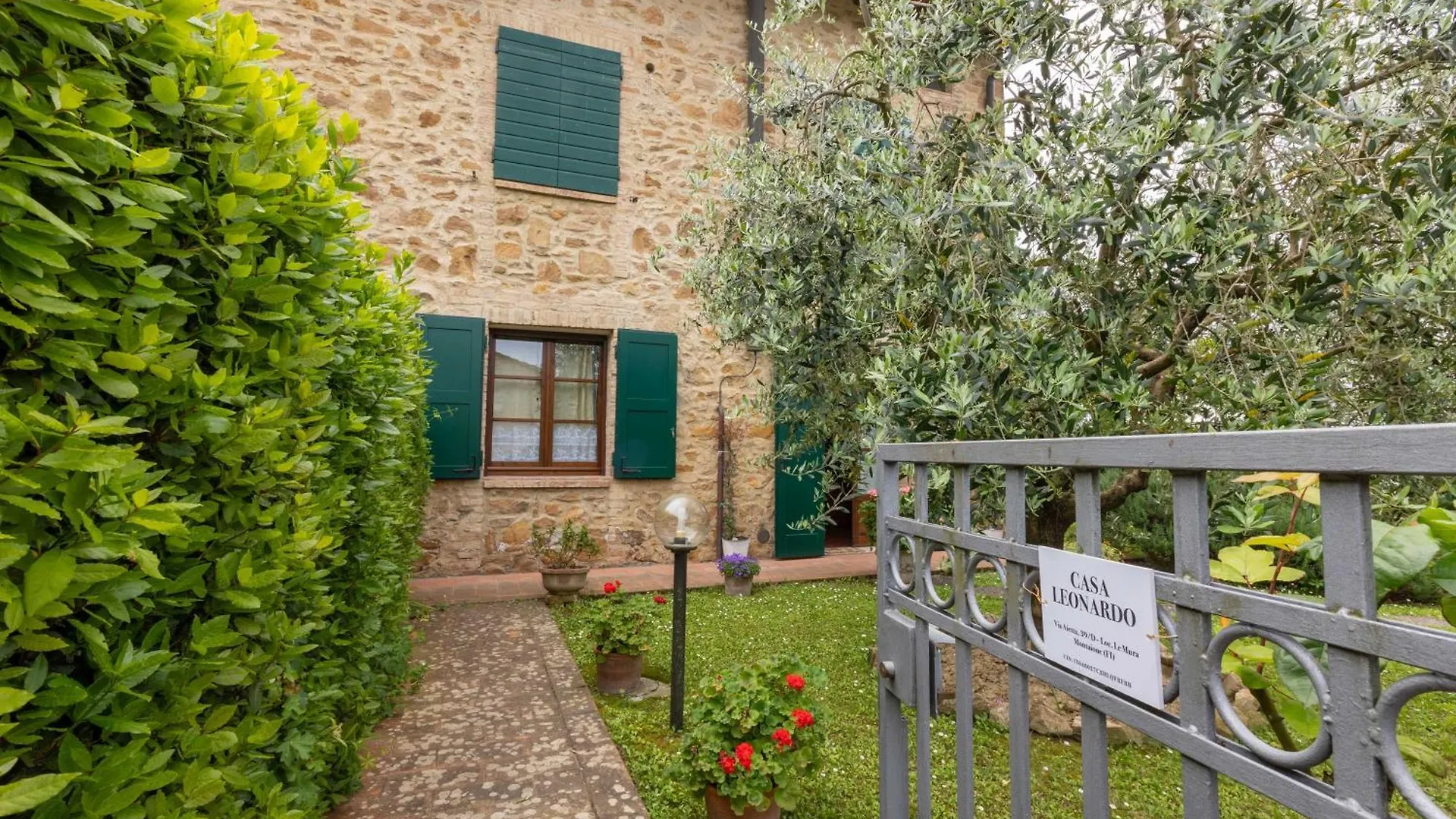 Casa Leonardo, Montaione, Mura