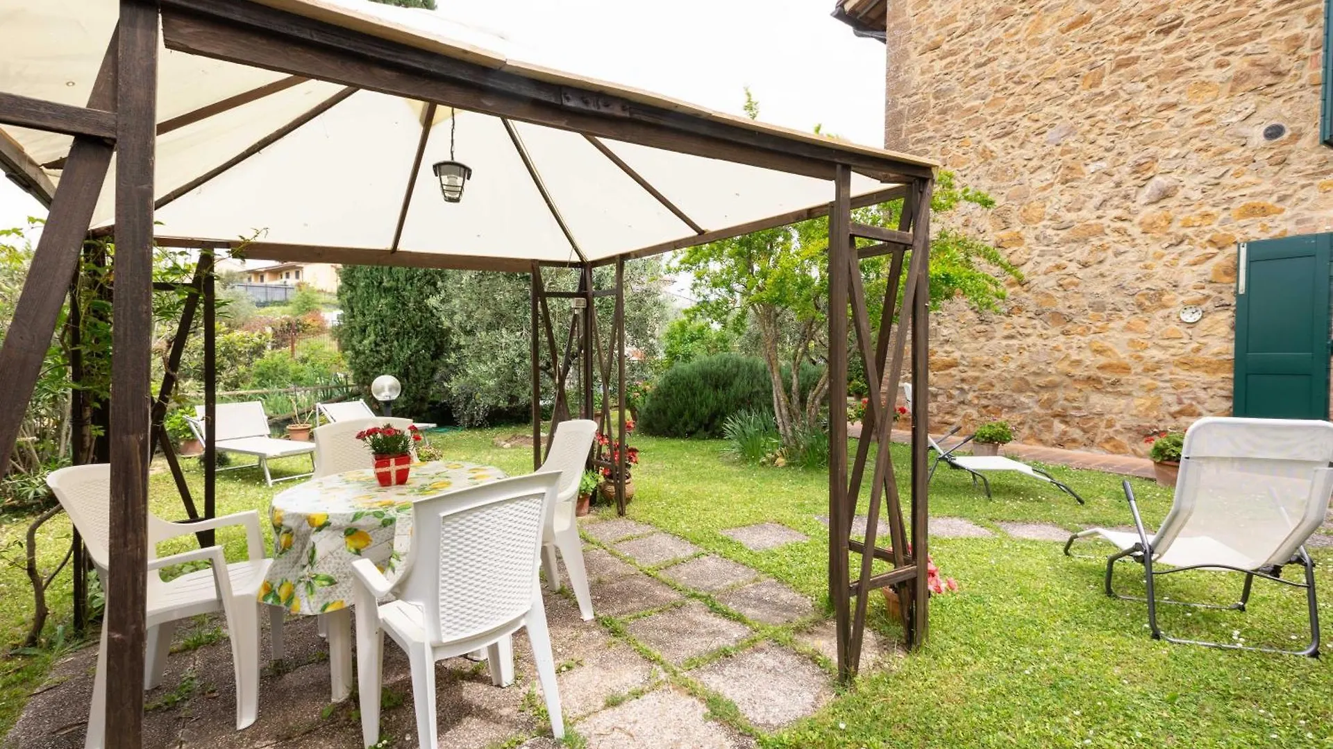 Casa vacanze Casa Leonardo, Montaione, Mura