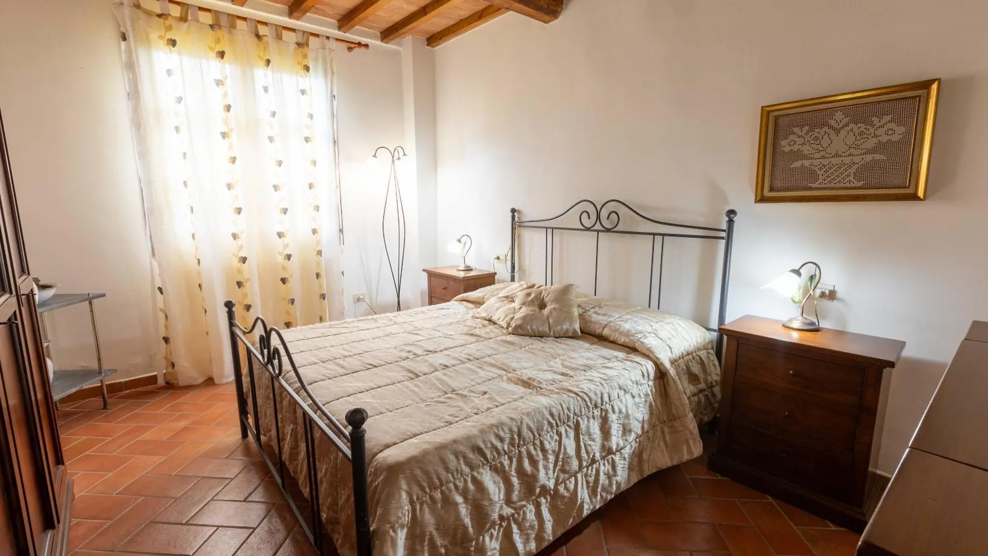 Casa Leonardo, Montaione, Mura