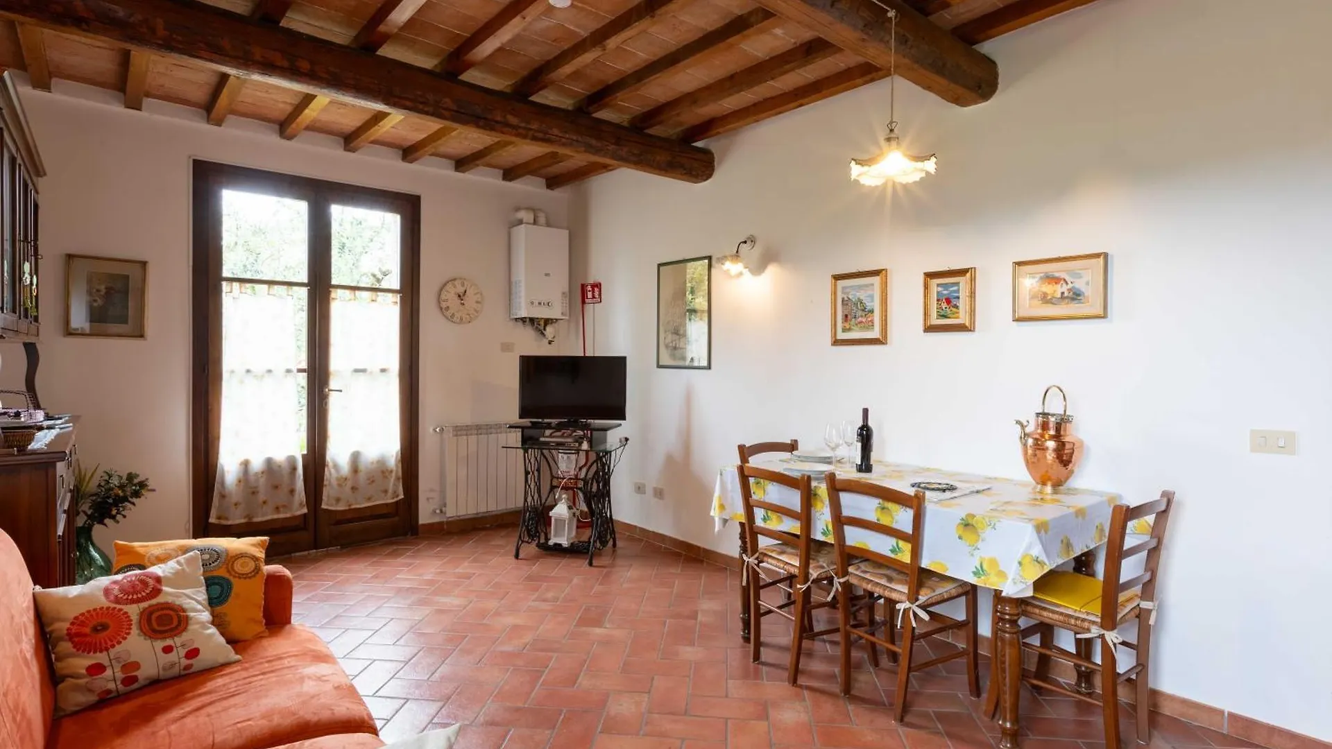 Casa vacanze Casa Leonardo, Montaione, Mura